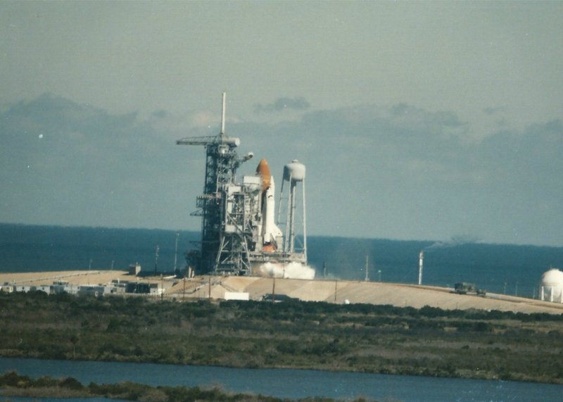 Illustration for article titled Long-Forgotten Photographs Reveal Challenger Disaster As It Happened